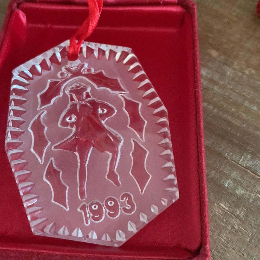 Waterford Crystal “12 Days of Christmas” series, 1993 Ten Lords-a-Leaping - Picture 2 of 3